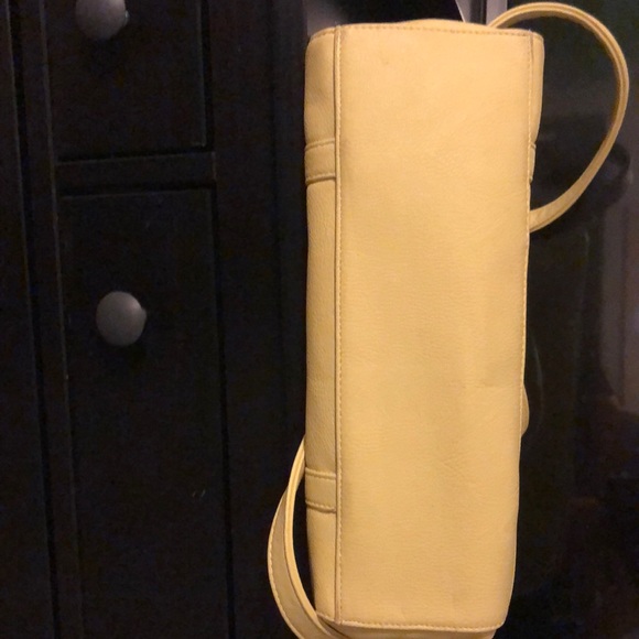 💛⭐️Beautiful Spring/Summer Yellow Purse - Picture 7 of 11